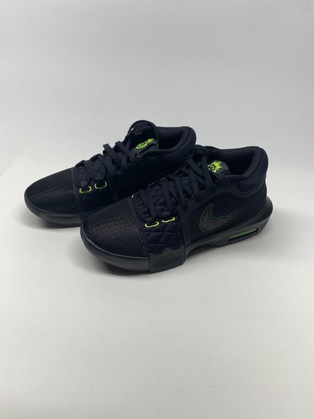 Nike Lebron James Witness 8 VIII Black FB2239-002 Basketball Shoes Mens Sz 7.5